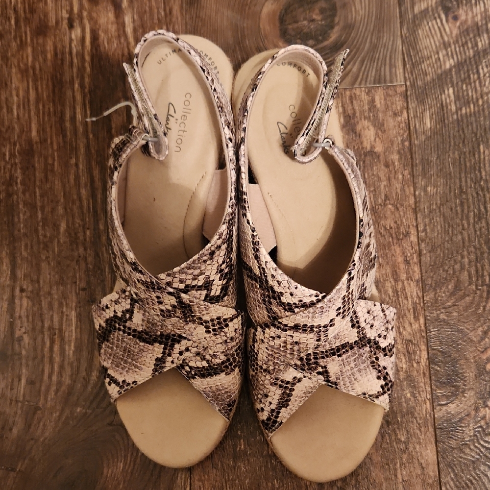 NWOT Clarks Snakeskin Pattern Sandals